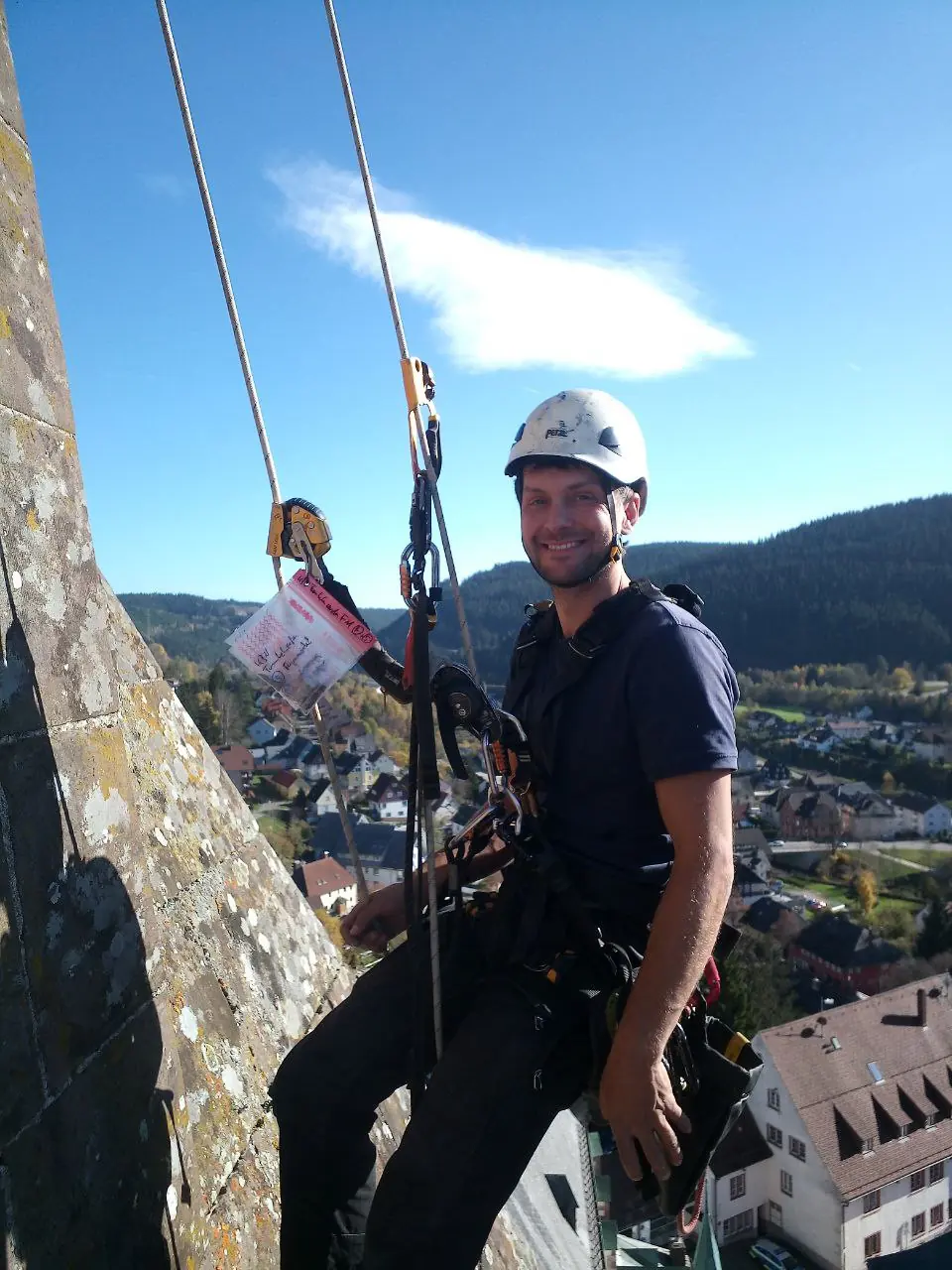 Kletterarbeit am Gebäude